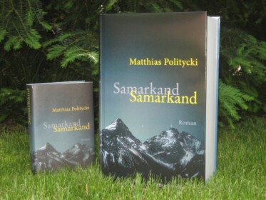 © HoCa
Die Jubliäumsausgabe von "Samarkand Samarkand" hat der Verlag als streng limitierten Prachtband im Sonderformat herausgebracht.