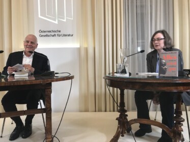 Buchpremiere "Alles wird gut – Chronik eines vermeidbaren Todes" mit Daniela Strigl in der Österreichischen Gesellschaft für Literatur, Wien, 30.3.2023