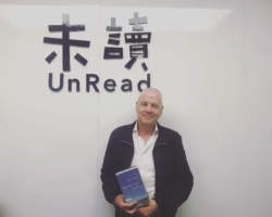 Besuch im Verlag Weidu / Unread 2019 mit der deutschen Ausgabe von "Schrecklich schön und weit und wild"